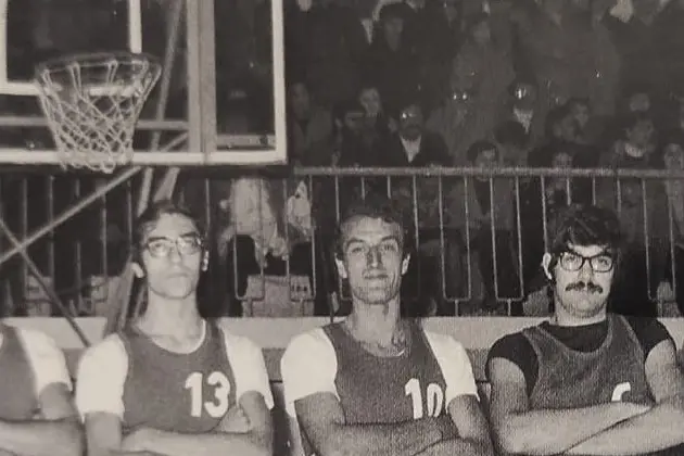 Silvio Angius, al centro col numero 10