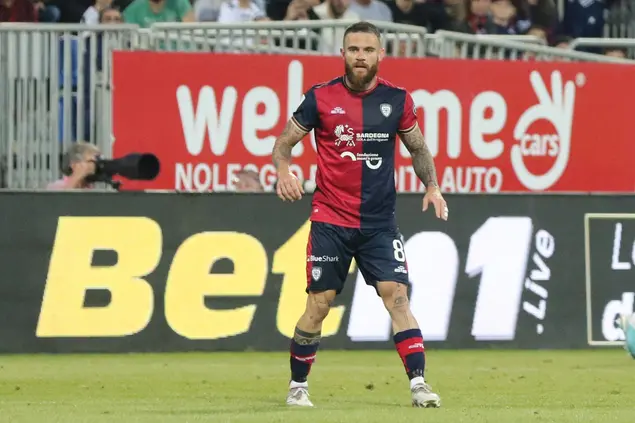 Nahitan Nandez in Cagliari-Parma: il suo futuro potrebbe essere lontano dalla Sardegna (foto Murru)