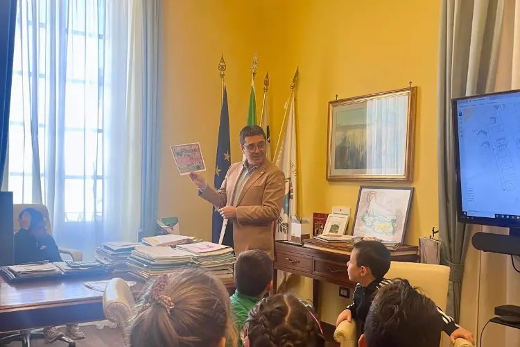 L'incontro del bambini del Biccheddu col sindaco (foto Pala)