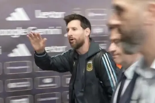 Scaloni saluta Messi: "In campo non ci sarà mai più uno come lui"
