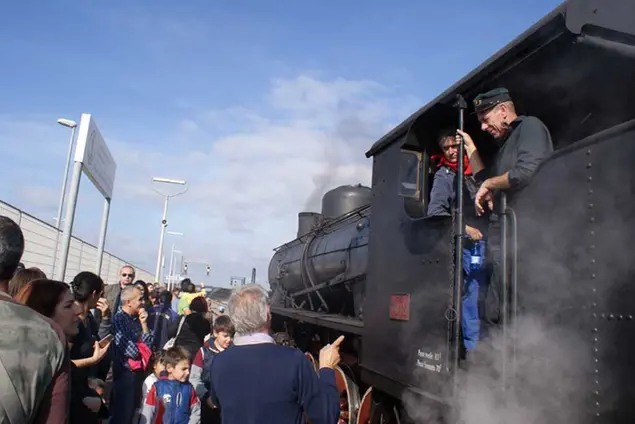 Il treno storico nella stazione di San Gavino Monreale (foto Pittau)