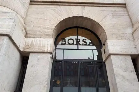 La sede della Borsa di Milano (Ansa)