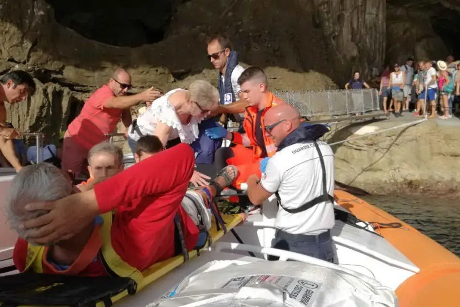 Il turista soccorso in grotta (foto L'Unione Sarda - Fiori)
