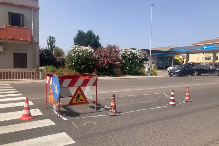 La messa in sicurezza della strada a Porto Torres (foto Pala)