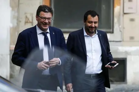 Matteo Salvini e Giancarlo Giorgetti (Ansa)
