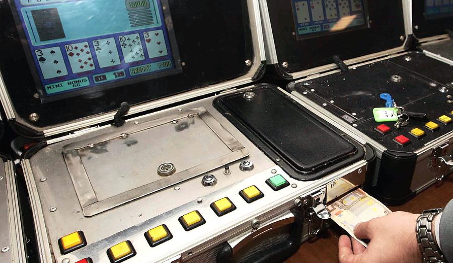 Azzardo in crescita: gli italiani bruciano 22 miliardi