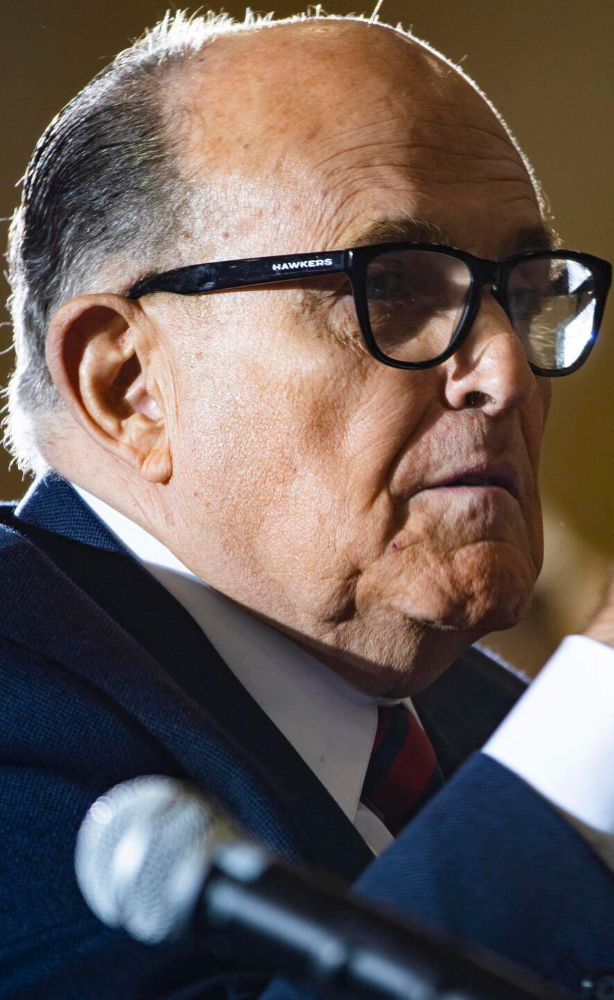 Polmonite, Giuliani grave Trump dà la colpa ai Dem