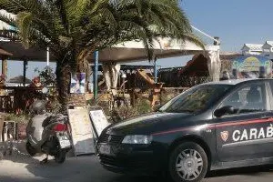 i carabinieri sequestrano impianti musicali nei chioschi