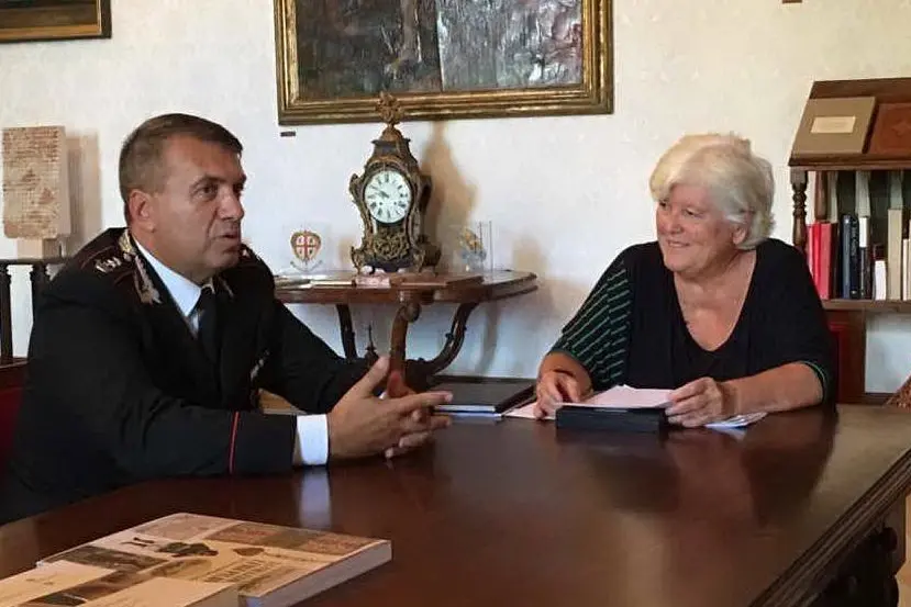 L'incontro fra il comandante Cesare Vecchio e il rettore Maria Del Zompo (foto @UniCa)