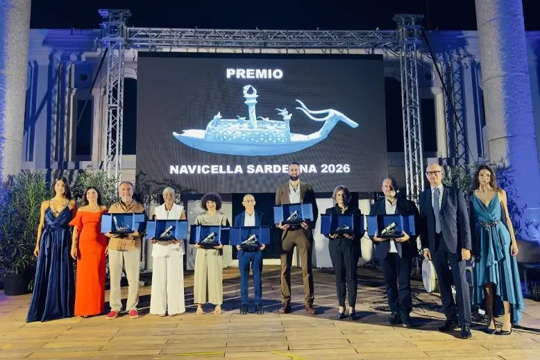Foto di gruppo del Premio Navicella Sardegna 2026 (credits Maurizio Mandarino)