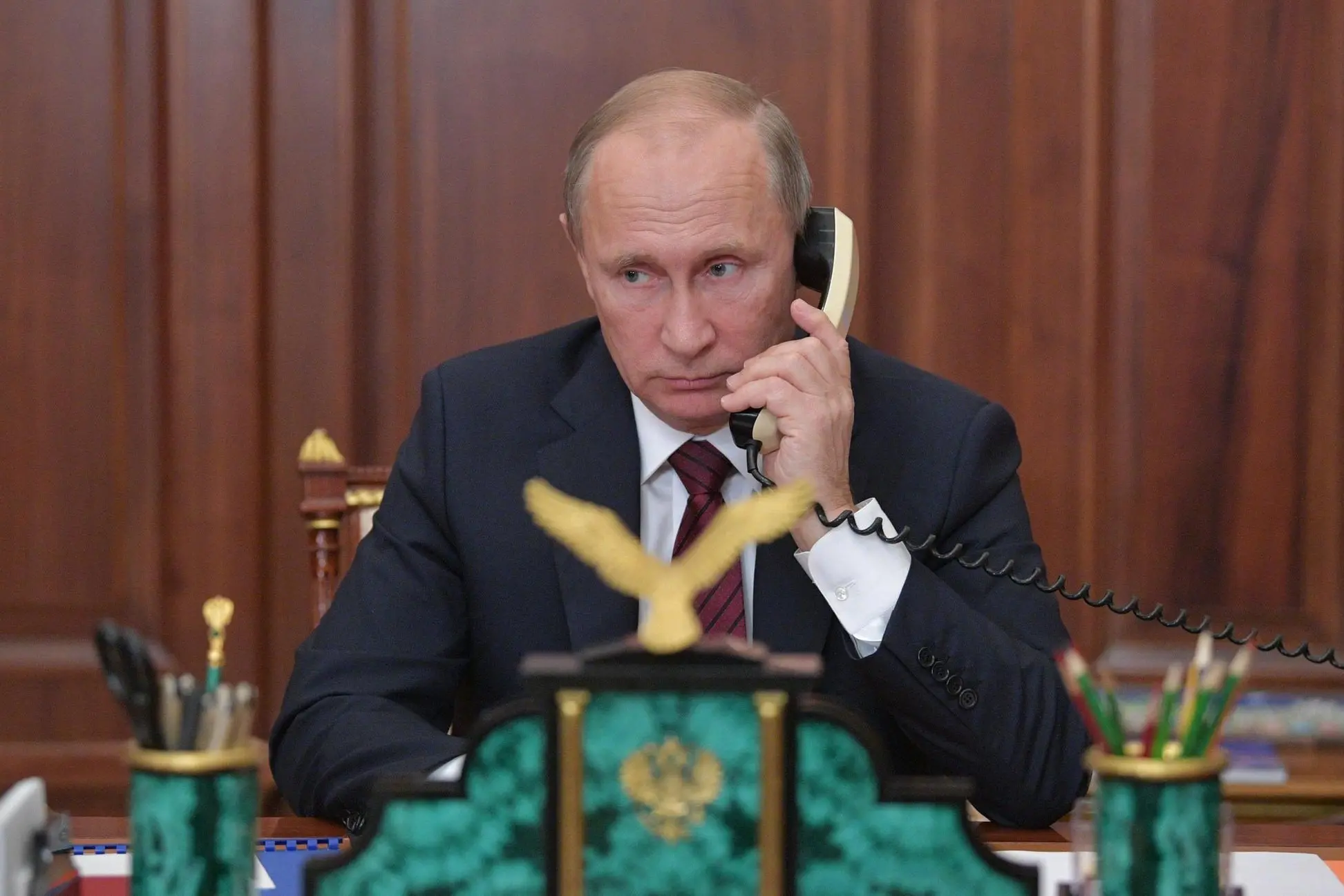 epa06331847 Russian President Vladimir Putin holds a telephone conversation with leaders of the self-proclaimed republics, Donetsk People's Republic (DPR) and Luhansk People's Republic (LPR), in the Kremlin in Moscow, Russia, 15 November 2017. President Putin discussed with the two leaders Ukrainian politician Viktor Medvedchuk's proposal on swapping captives between Ukraine and the self-proclaimed republics. EPA/ALEXEI DRUZHININ / SPUTNIK / KREMLIN POOL
