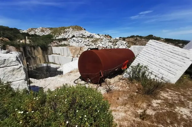 La discarica abusiva scoperta a Bassacutena (foto carabinieri)