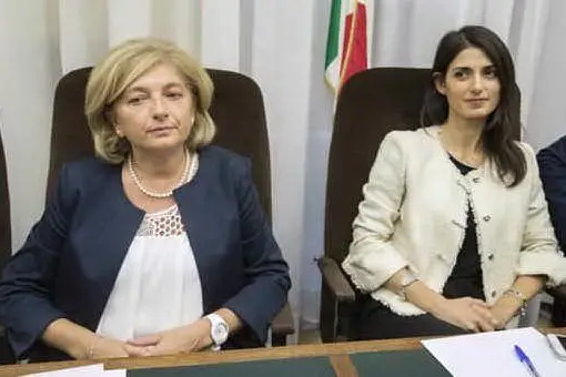 Virginia Raggi (a destra) con Paola Muraro