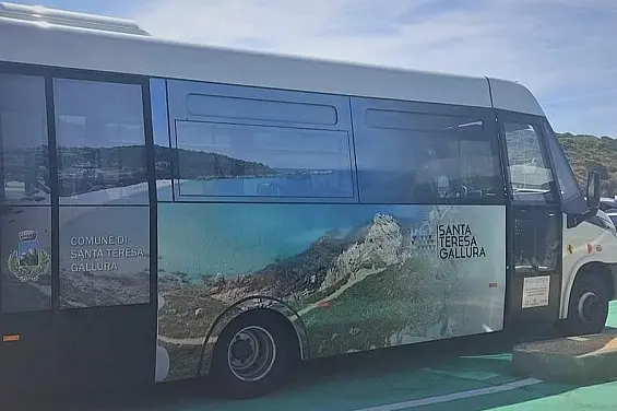 Minibus in servizio a Santa Teresa Gallura (foto concessa dal Comune)