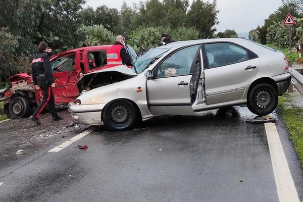 gonnosfanadiga scontro frontale tra un camion e un autocarro grave un 53enne l unione sarda it