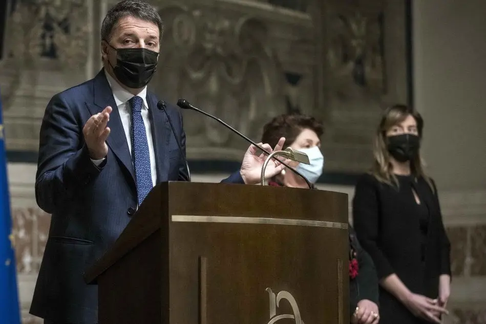 Matteo Renzi con la delegazione di Italia Viva (Ansa)
