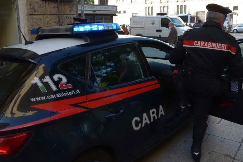 Cagliari: badante ubriaca litiga con i familiari del suo assistito, poi cerca di picchiare i carabinieri