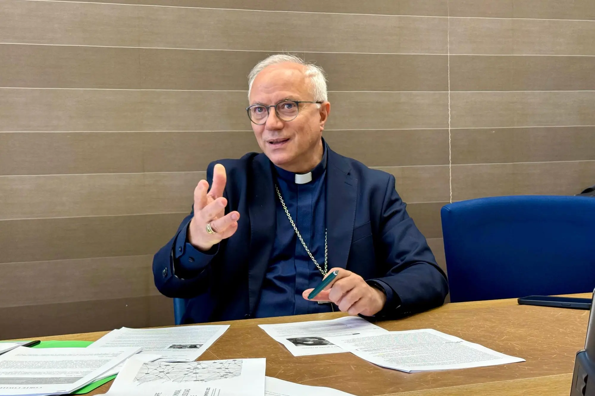 L'Arcivescovo di Cagliari Giuseppe Baturi intervistato in redazione (foto Max Solinas)