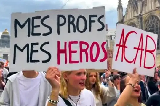 In migliaia manifestano a Bruxelles contro violenze polizia a studenti