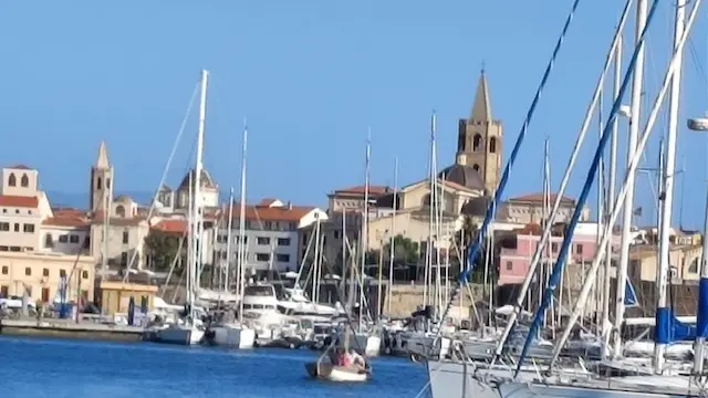 https://immagini.unionesarda.it/version/c:MzJhMDE1NTQtYTI4NS00:NmQ3MGEyNzgtZjM2MS00/image.webp?f=16:9