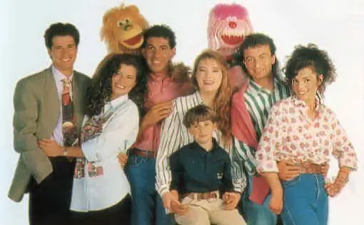 Marco bellavia (a sinistra) con il cast di &quot;Bim Bum Bam&quot; (foto da Google)