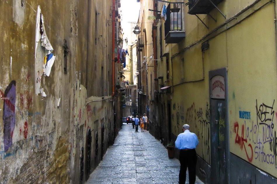 Traffico di stupefacenti, maxi blitz anti-camorra a Napoli: 50 arresti