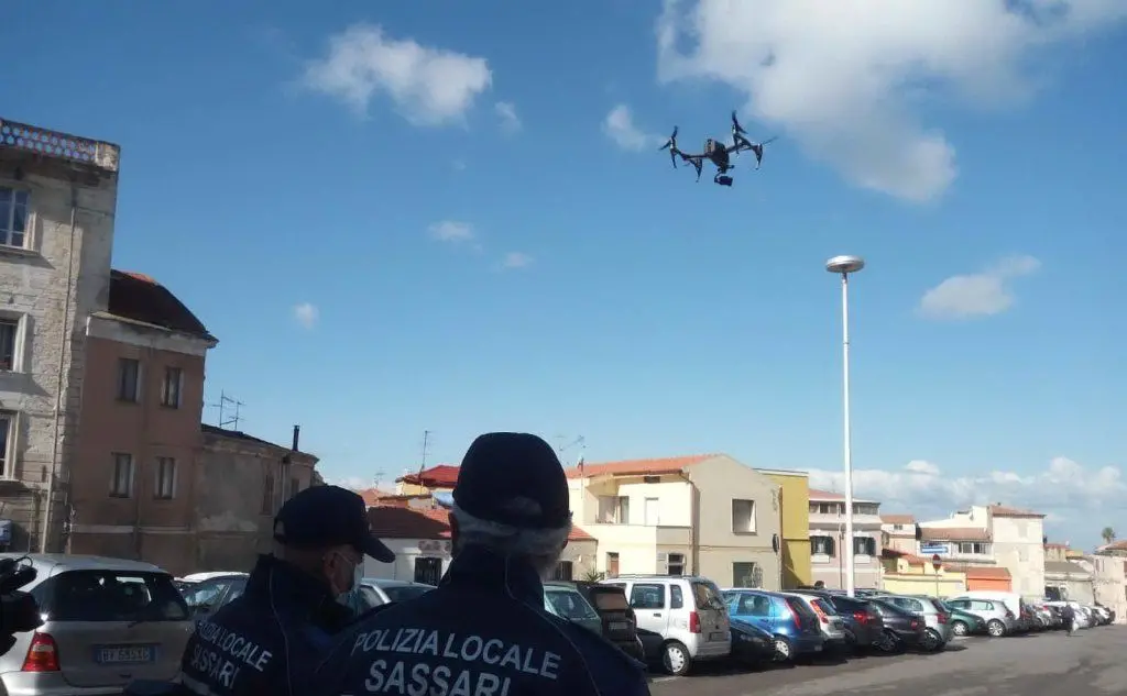 Un drone usato dalla Polizia locale di Sassari (foto concessa dall'Amministrazione)