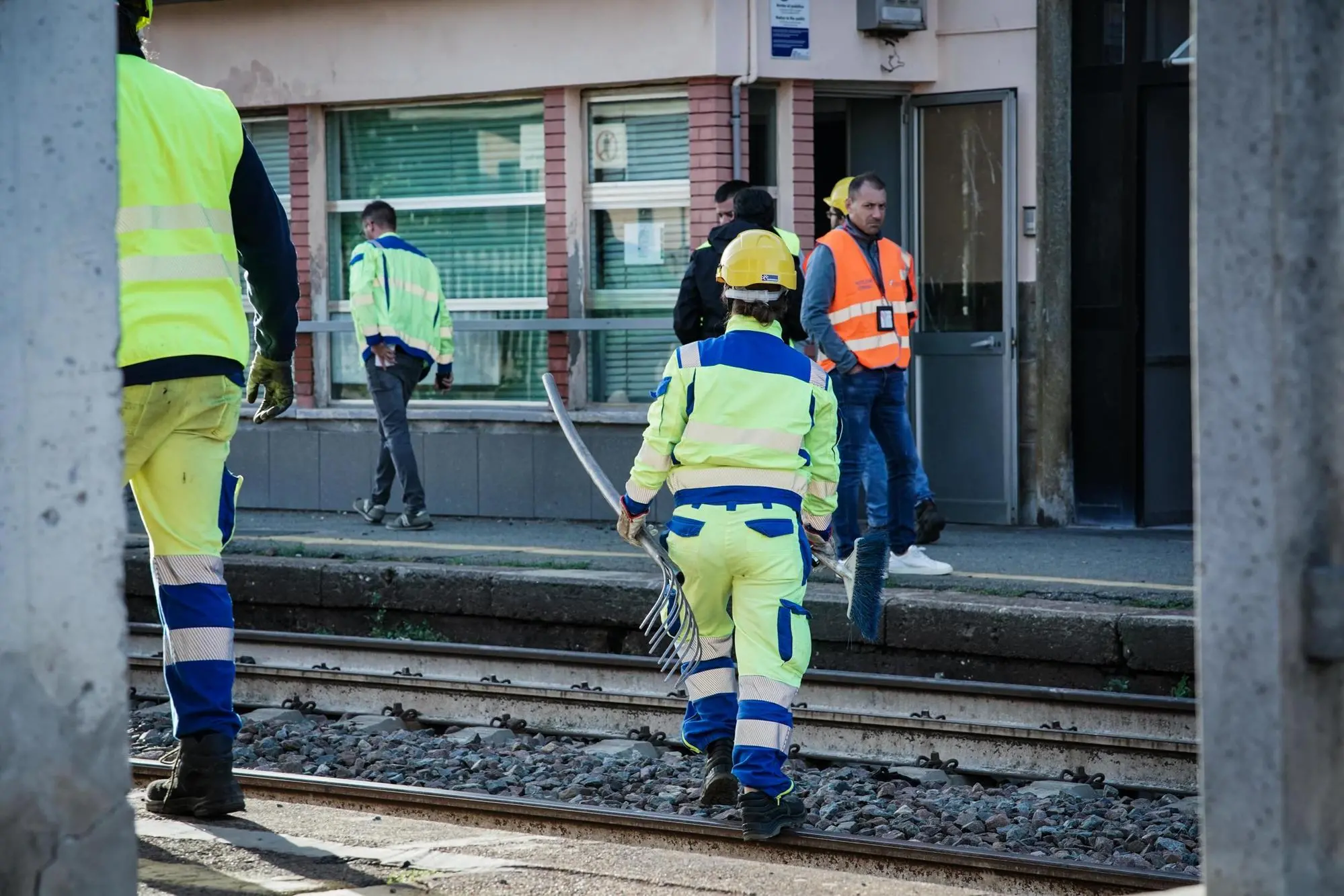 Sopralluoghi nella stazione di Brandizzo dove un treno ha travolto e ucciso 5 operai a  Torino, 31 agosto 2023 ANSA/TINO ROMANO