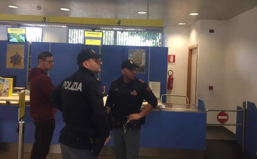 Rapina alle Poste di via Zagabria, a Cagliari