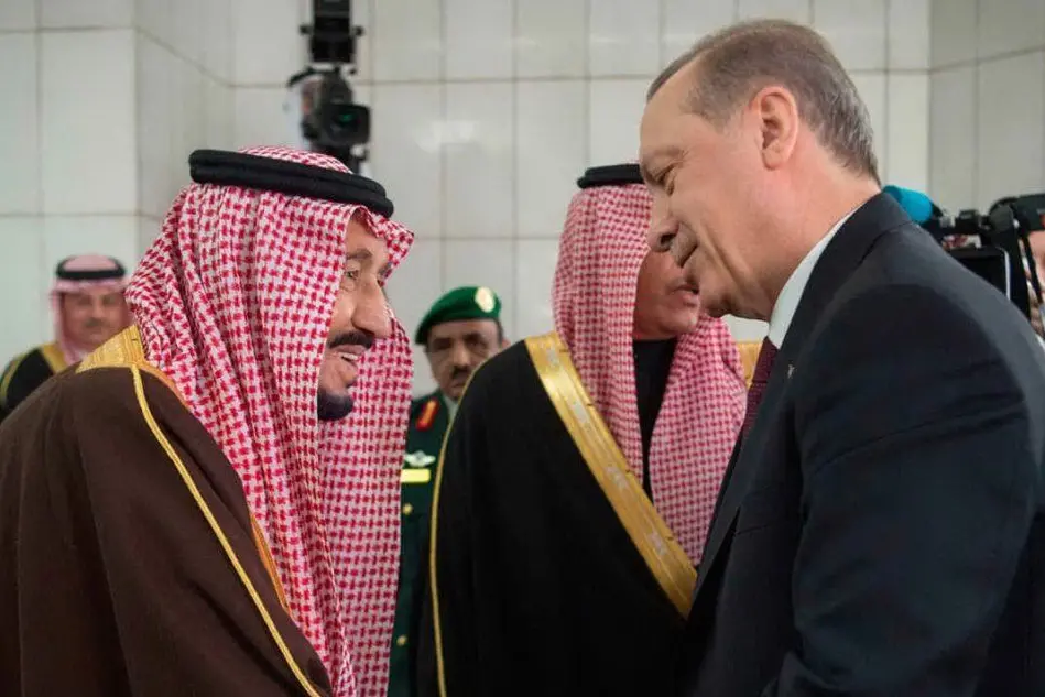 Da sinistra: re Salman e Recep Tayyip Erdogan (Ansa)