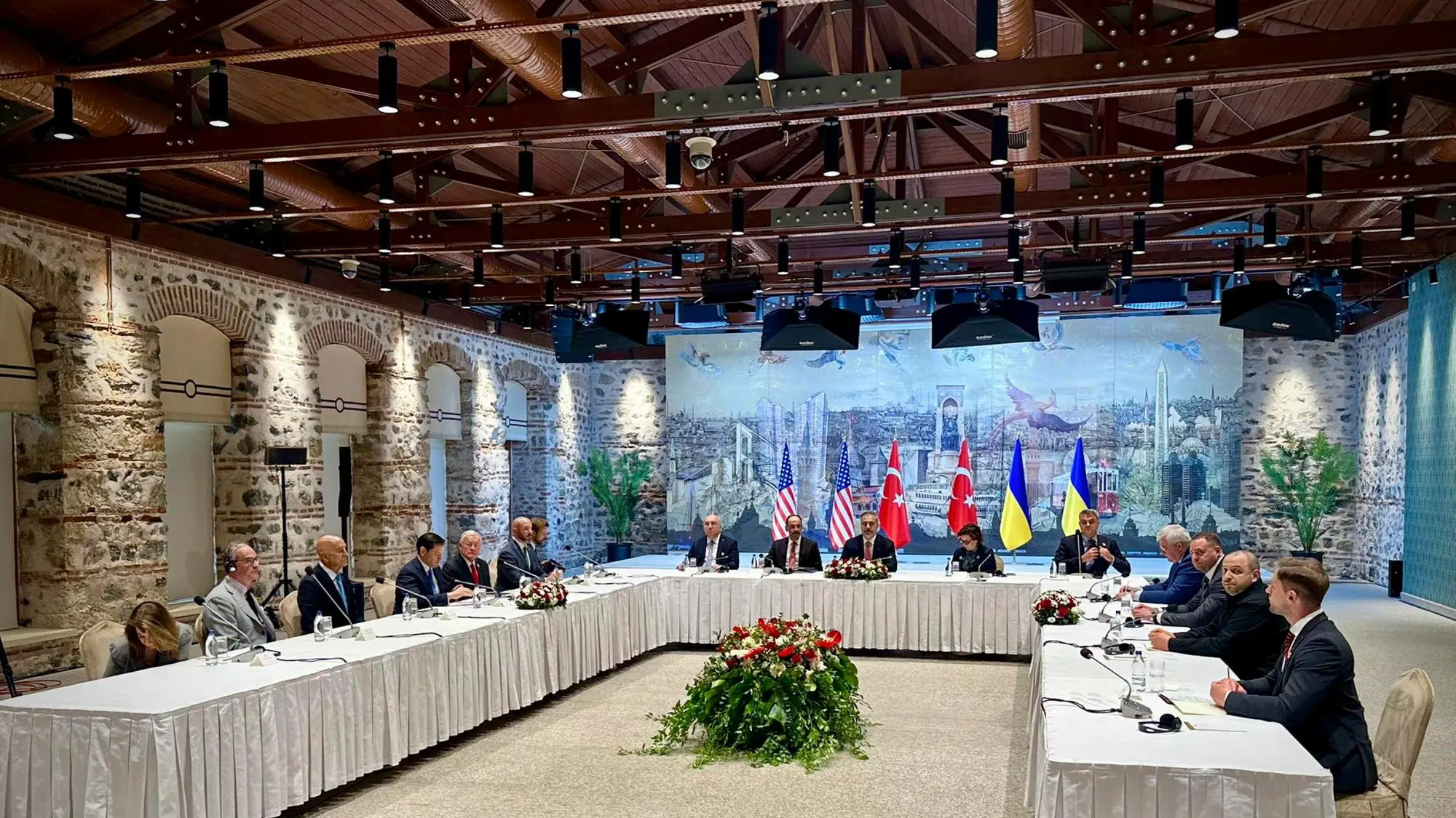 https://immagini.unionesarda.it/version/c:MzJlZmRkZjQtYjY2ZC00:OTM4YmViMzUtZjE1Yi00/image.webp?f=16:9