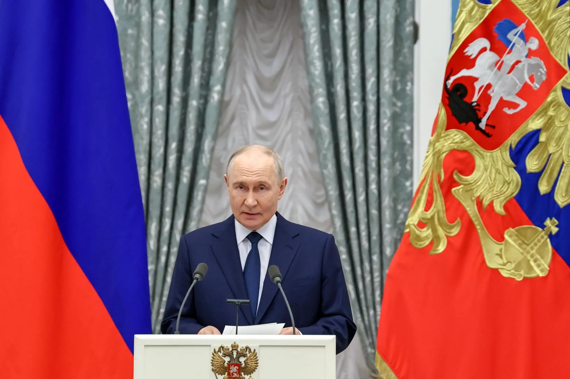 epa13248809 Russian President Vladimir Putin speaks during a ceremony to present state awards to distinguished employees of Russia's defense industry ahead of Armourer's Day at the Kremlin in Moscow, Russia, 18 September 2026. EPA/ALEXANDER KAZAKOV/SPUTNIK/KREMLIN/POOL MANDATORY CREDIT
