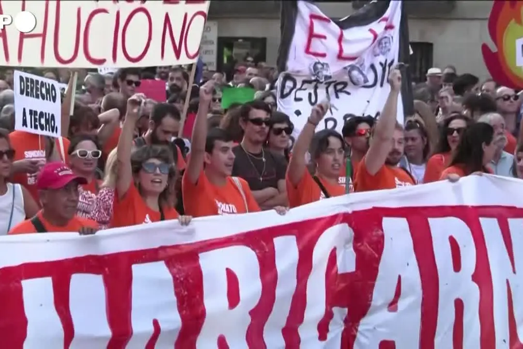 Crisi abitativa in Spagna, manifestazione a Madrid contro gli sfratti