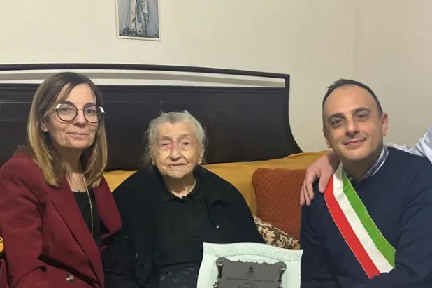 Maria Federici con il sindaco e vicesindaca (foto concessa)