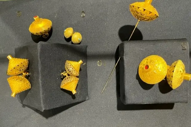 Gioielli della collezione Cocco esposti a Nuoro