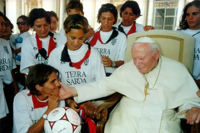 2 aprile 2005 - Alle 21:37 italiane (20:37 UTC) muore papa Giovanni Paolo II