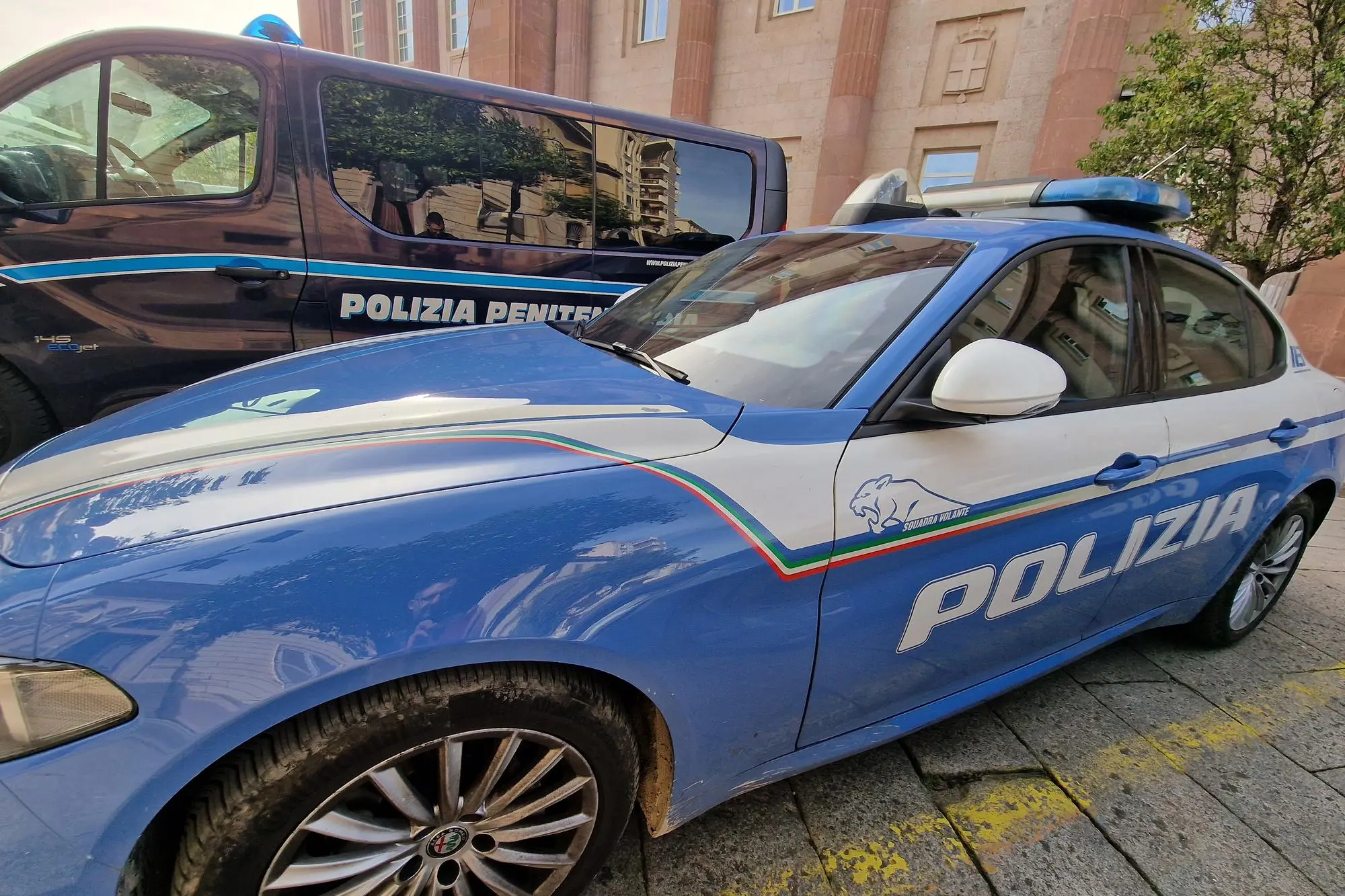 Sassari - Volante davanti al tribunale (foto Floris)