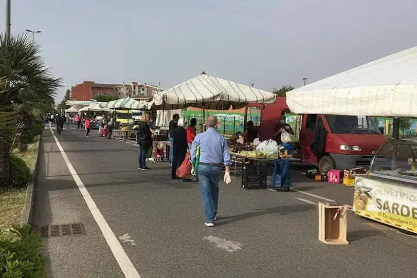 Il mercato a Monserrato (L'Unione Sarda - Serreli)