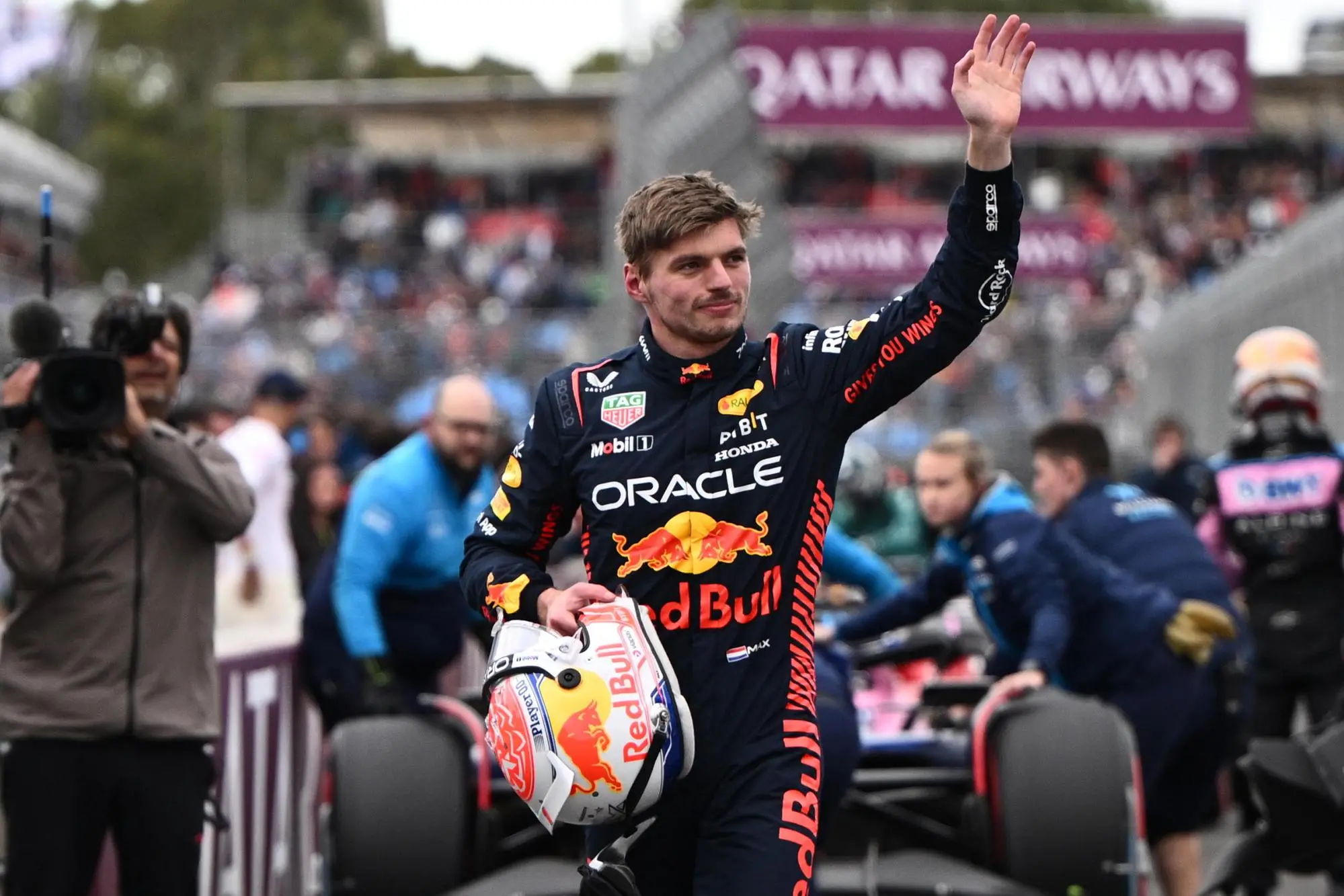 epa10553429 Max Verstappen of Red Bull Racing waves after qualifying for the Formula 1 Australian Grand Prix at the Albert Park Circuit in Melbourne, Australia, 01 April 2023. EPA/JOEL CARRETT AUSTRALIA AND NEW ZEALAND OUT