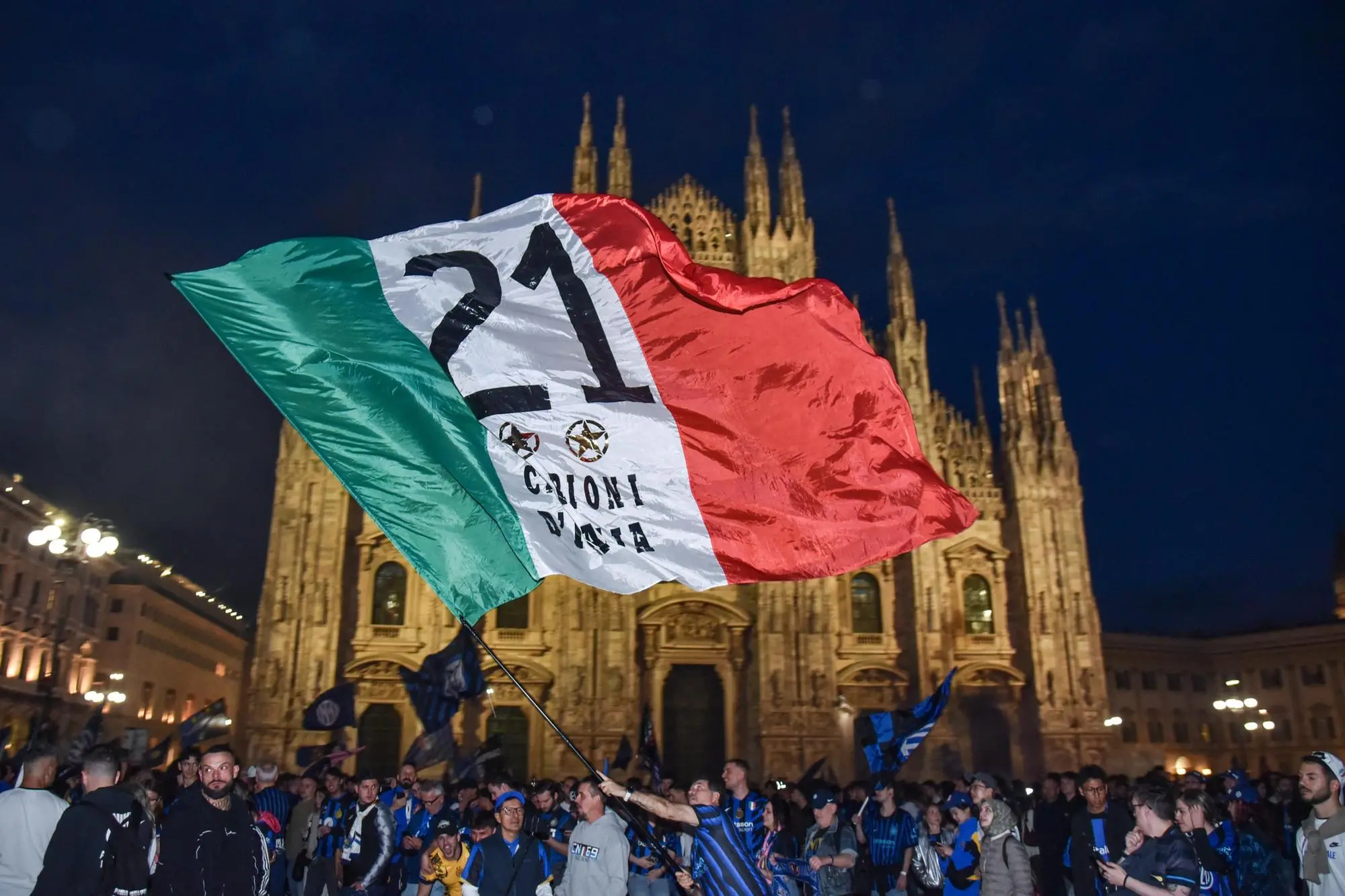 Festeggiamenti per lo scudetto dell’Inter in piazza Duomo, Milano (Ansa)