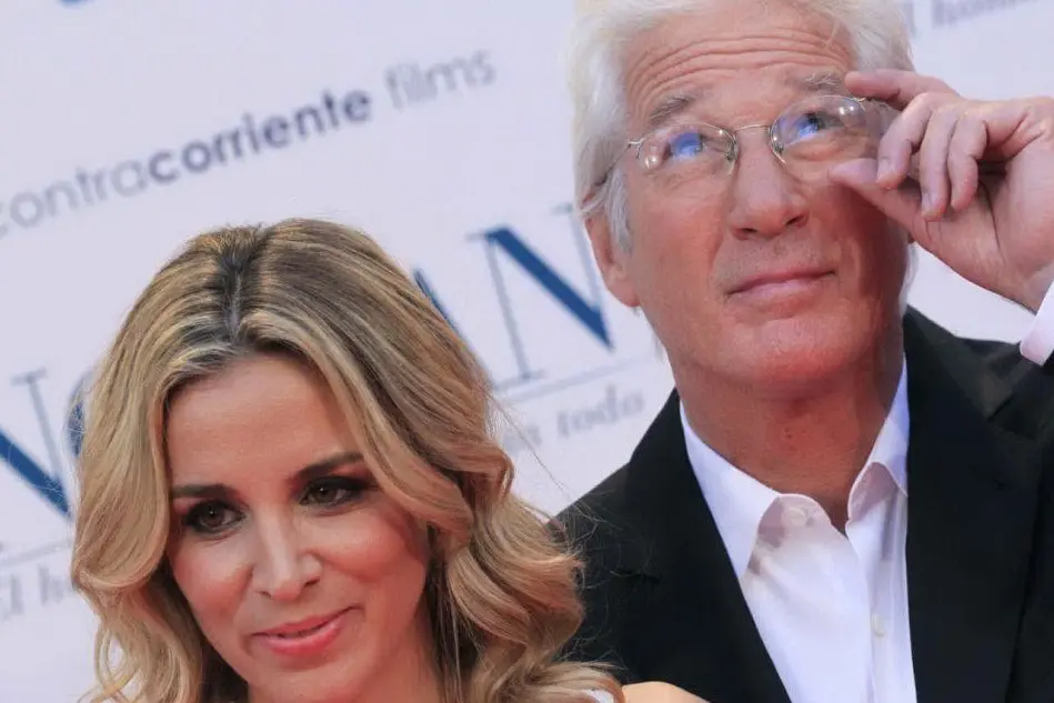 Richard Gere con la moglie Alejandra Silva