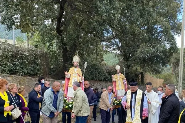 L'incontro fra San Gregorio e San Basilio (foto Serreli)