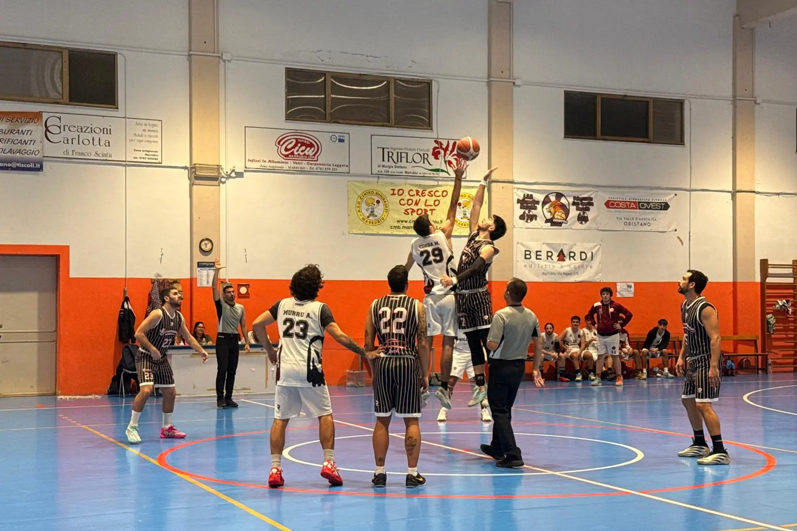 Un'immagine della partita tra Marrubiu e Serramanna di Divisione Regionale 2 di basket (foto di Giacomo Pala)
