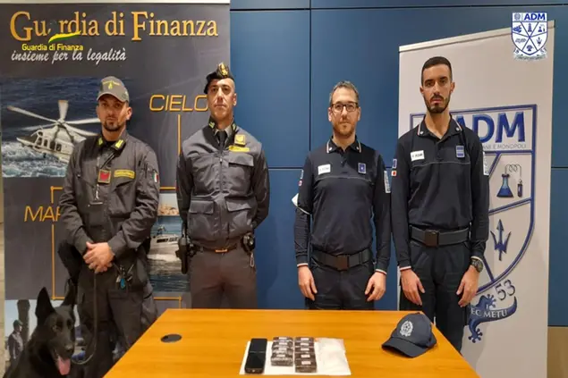 La droga sequestrata in aeroporto (Foto: Guardia di Finanza)