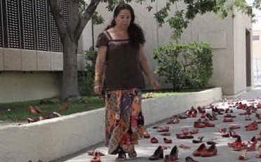 Elina Chauvet, l'artista messicana che nel 2012 ha dato vita all'allestimento delle scarpe rosse come simbolo della lotta contro i femminicidi (foto album personale)