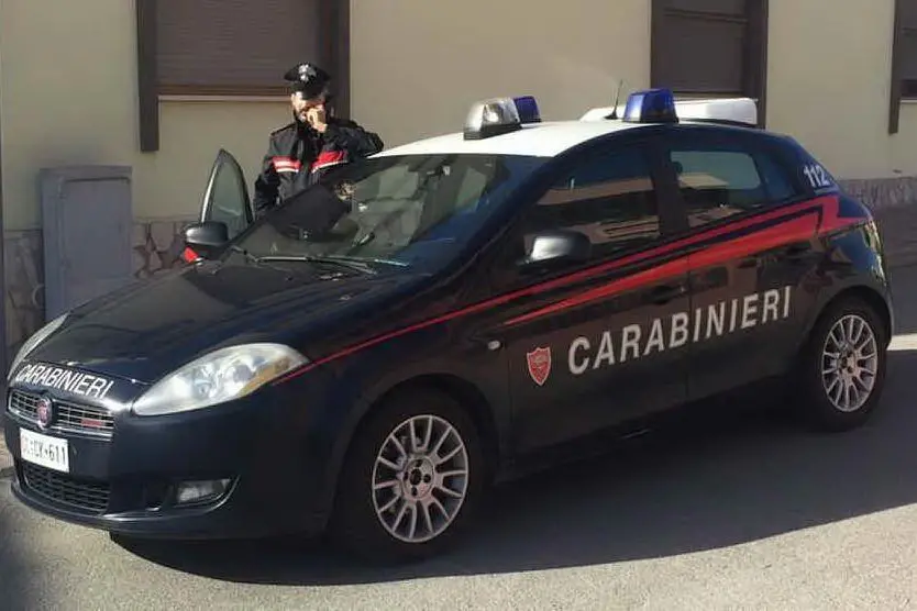 Un'auto dei carabinieri