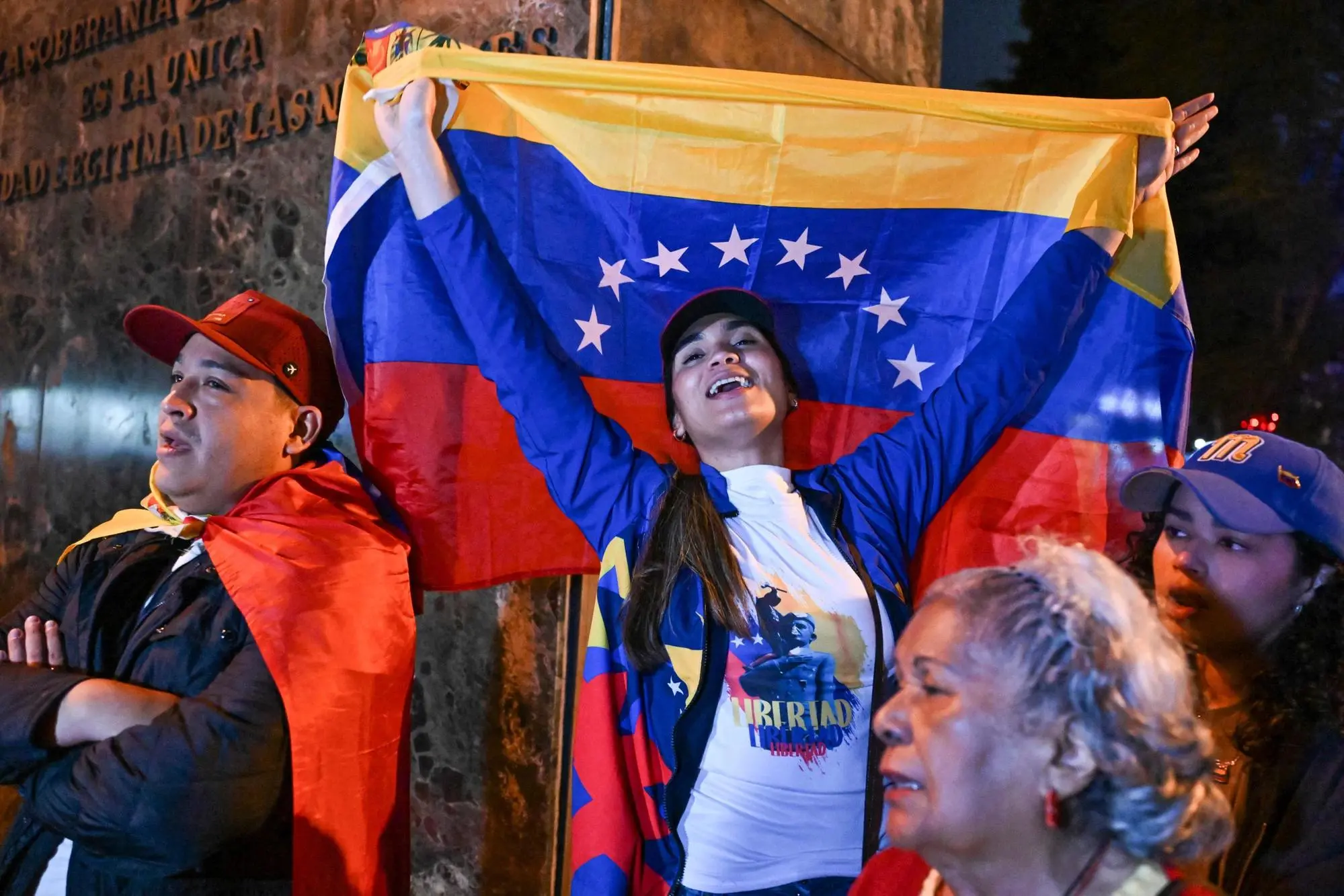 Festeggiamenti dopo la cattura di Maduro (Afp via Ansa)