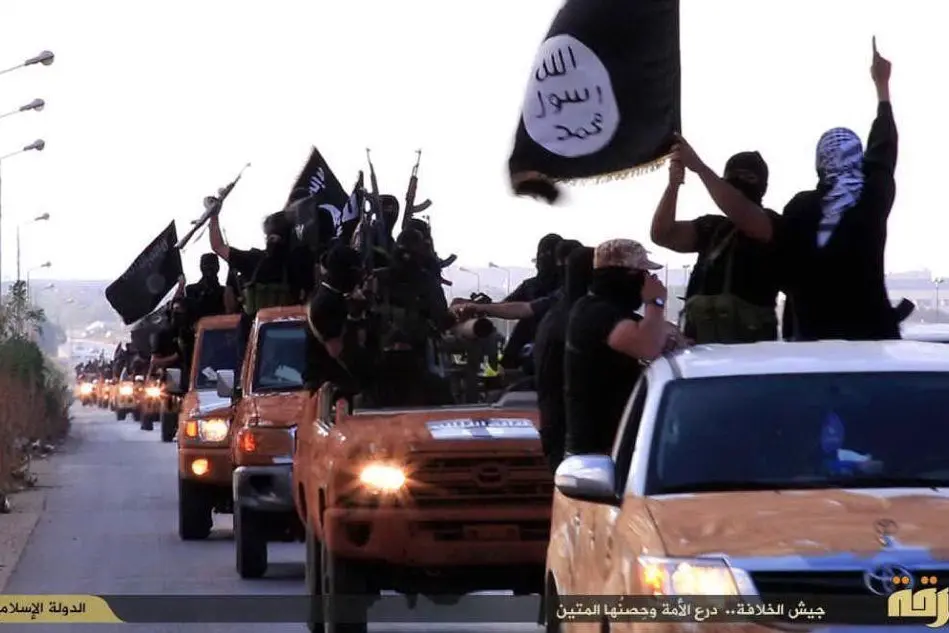 Miliziani dell'Isis (Ansa)