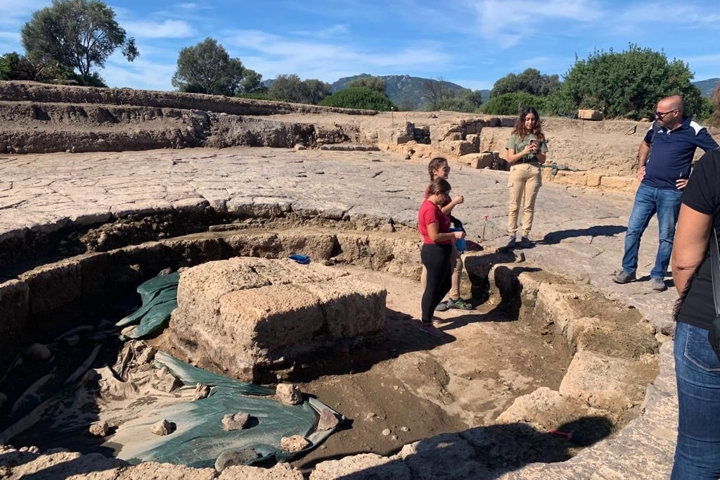 Nora, una fase dello scavo degli archeologi dell'Università di Cagliari