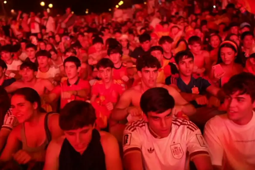 Che festa per gli spagnoli, c'è anche la Viking Row in salsa latina